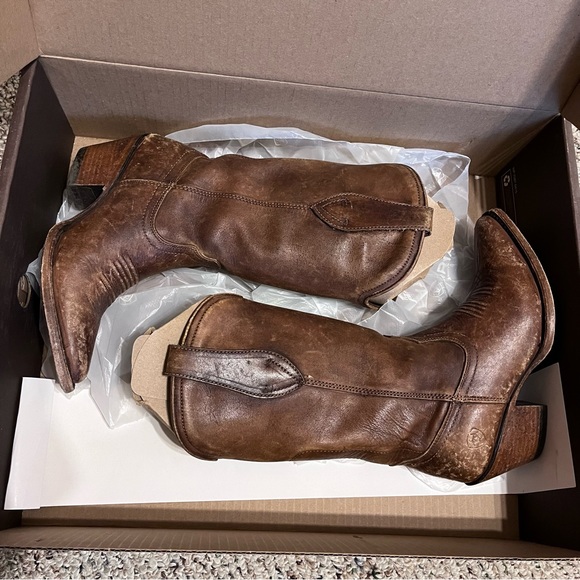 Ariat women’s Josefina distressed western boots. - Picture 6 of 6